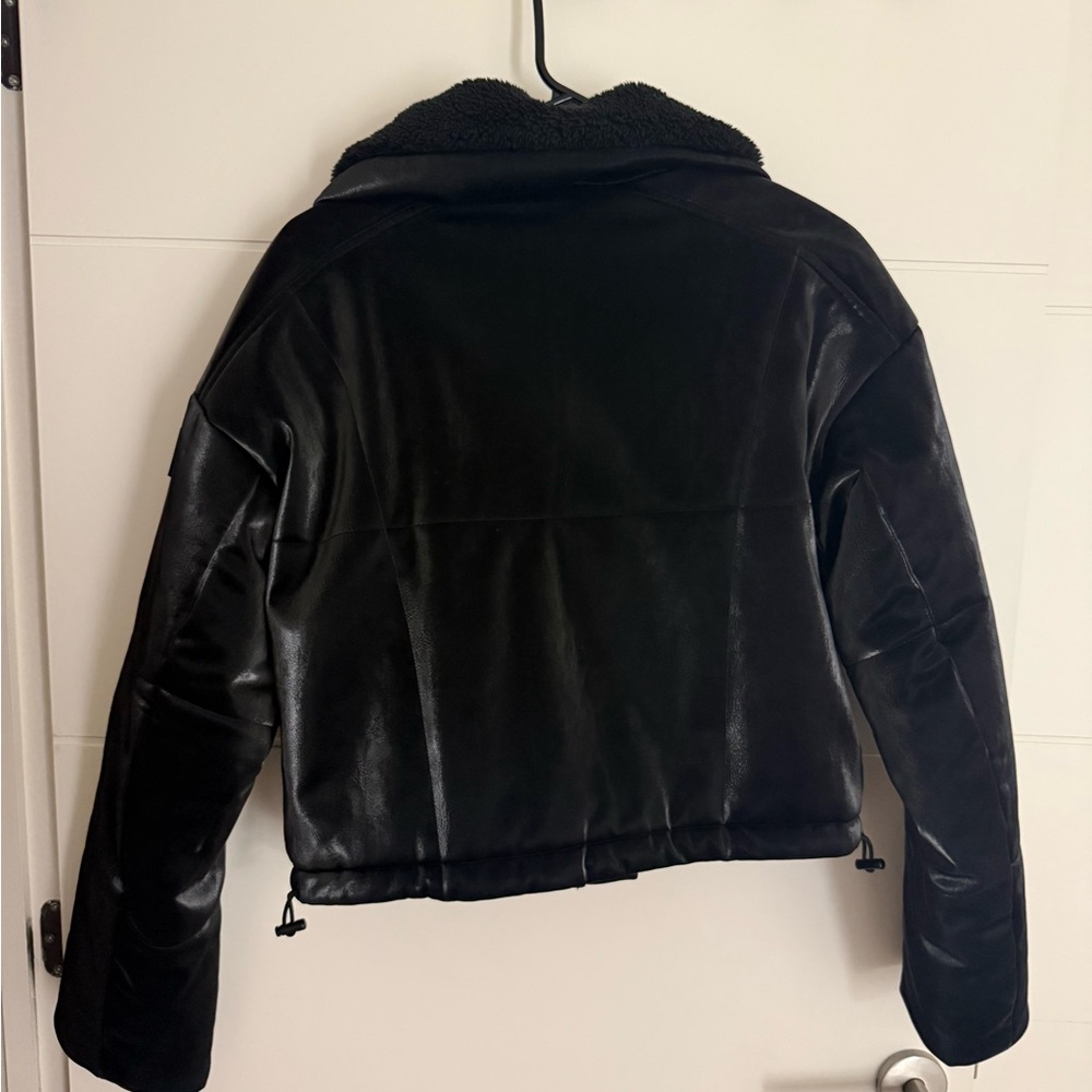 ALO Yoga Black Puffer Jacket - Picture 6 of 7